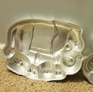 Vintage Wilton elephant cake pan